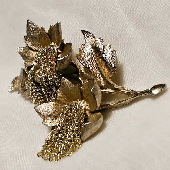 VTG HAR Hargo Double Flower Dangle Chain Tassells Goldtone 2.5" Brooch Pin - Picture 1 of 12